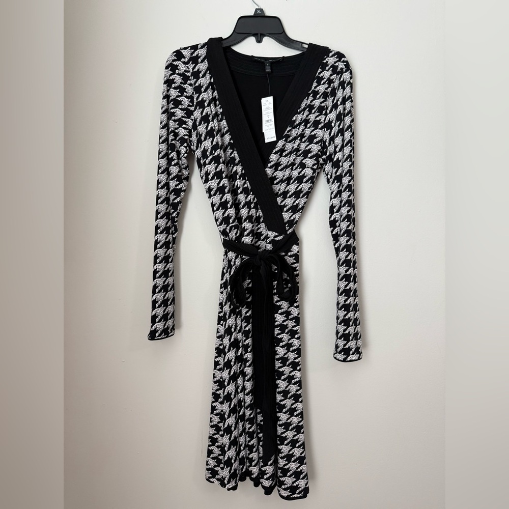 NEW White House Black Market Reversible A-Line Wrap Dress Size 8 Black White - Picture 1 of 14